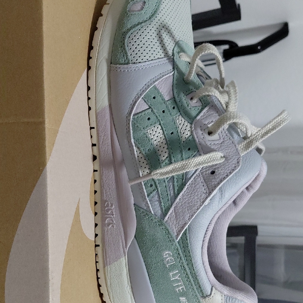 ASICS Gel-Lyte III OG in Light Sage and Slate Grey - Picture 5 of 16